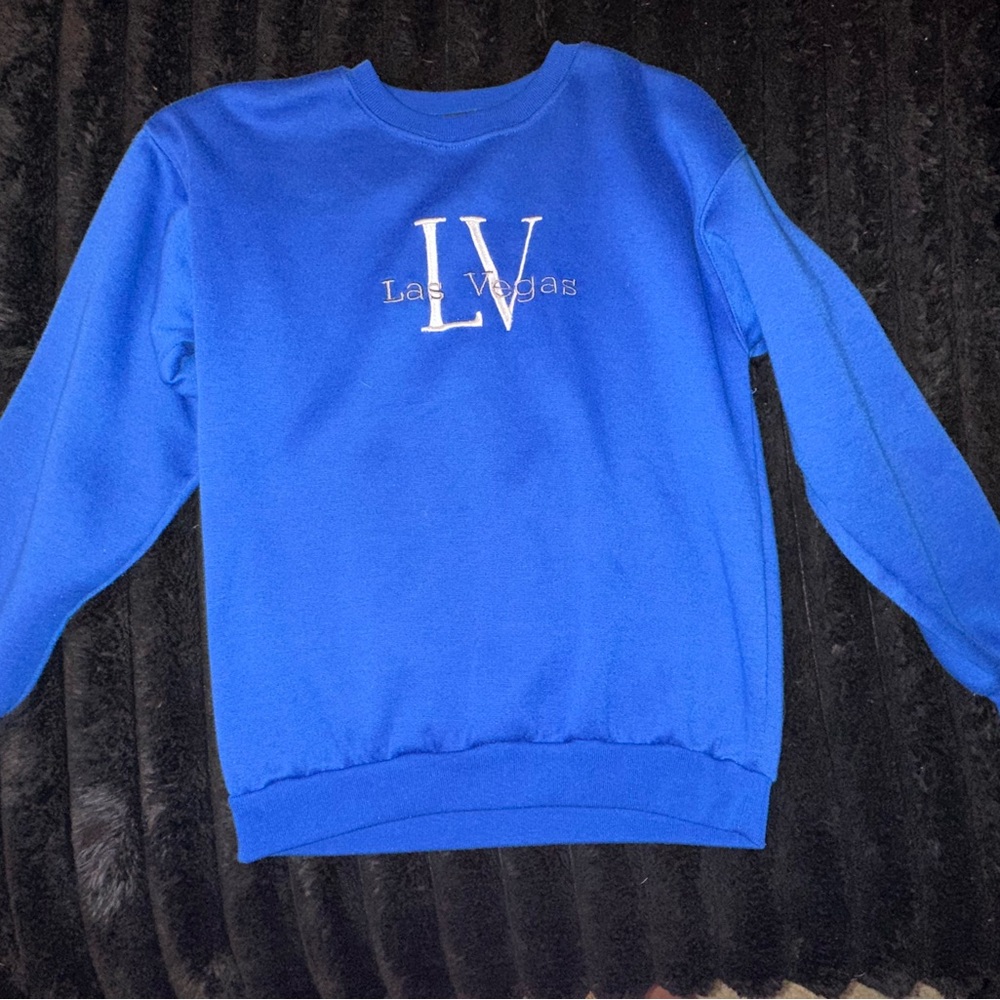 Vibrant Blue Crewneck Sweater with Classic Design